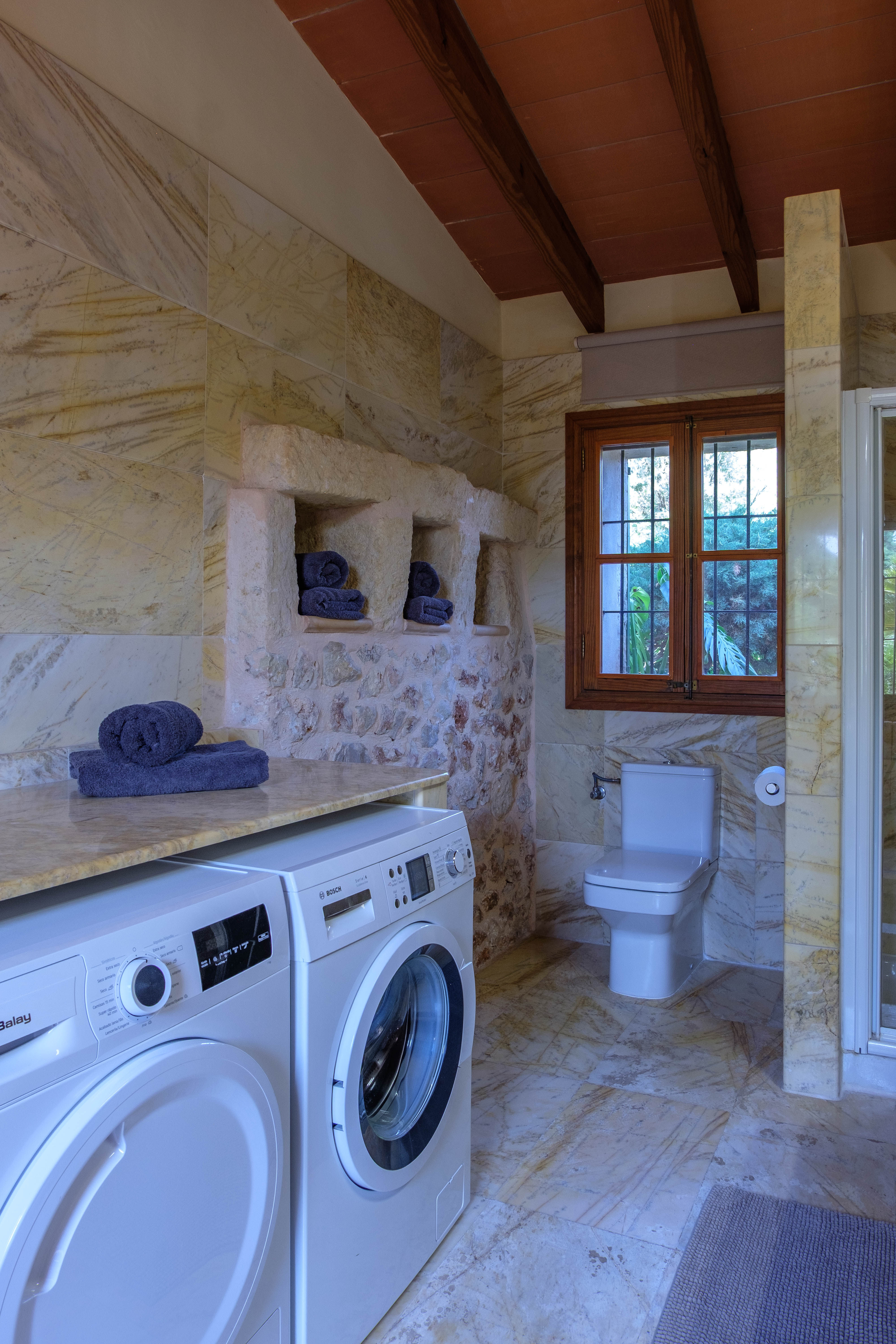 Bad mit Waschmaschine